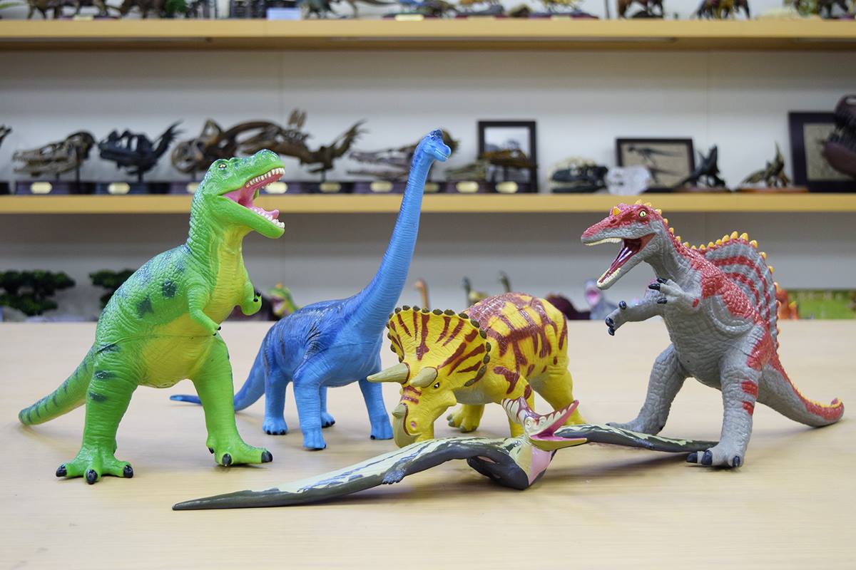 Favorite Store Exclusive Dinosaur Vinyl Model – Favorite official